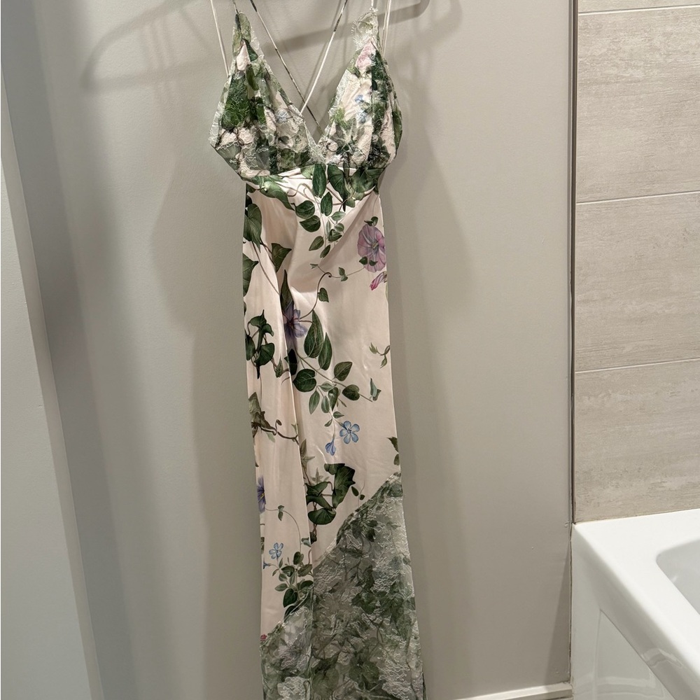 Alice + Olivia Claudia Dress in Green and Cream - Picture 3 of 5